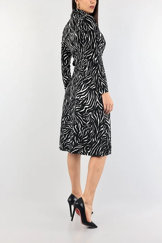 Kadın Scuba Kumaş Kemerli Midiboy Zebra Desenli Kruvaze Yaka Siyah Renk Elbise