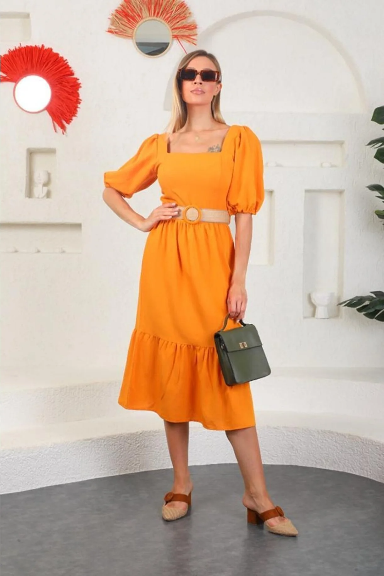 Asur Butik Kadın Keten Kumaş Kemerli Kare Yaka Dar Kalıp Elbise 1 Beden Büyük Alınız.