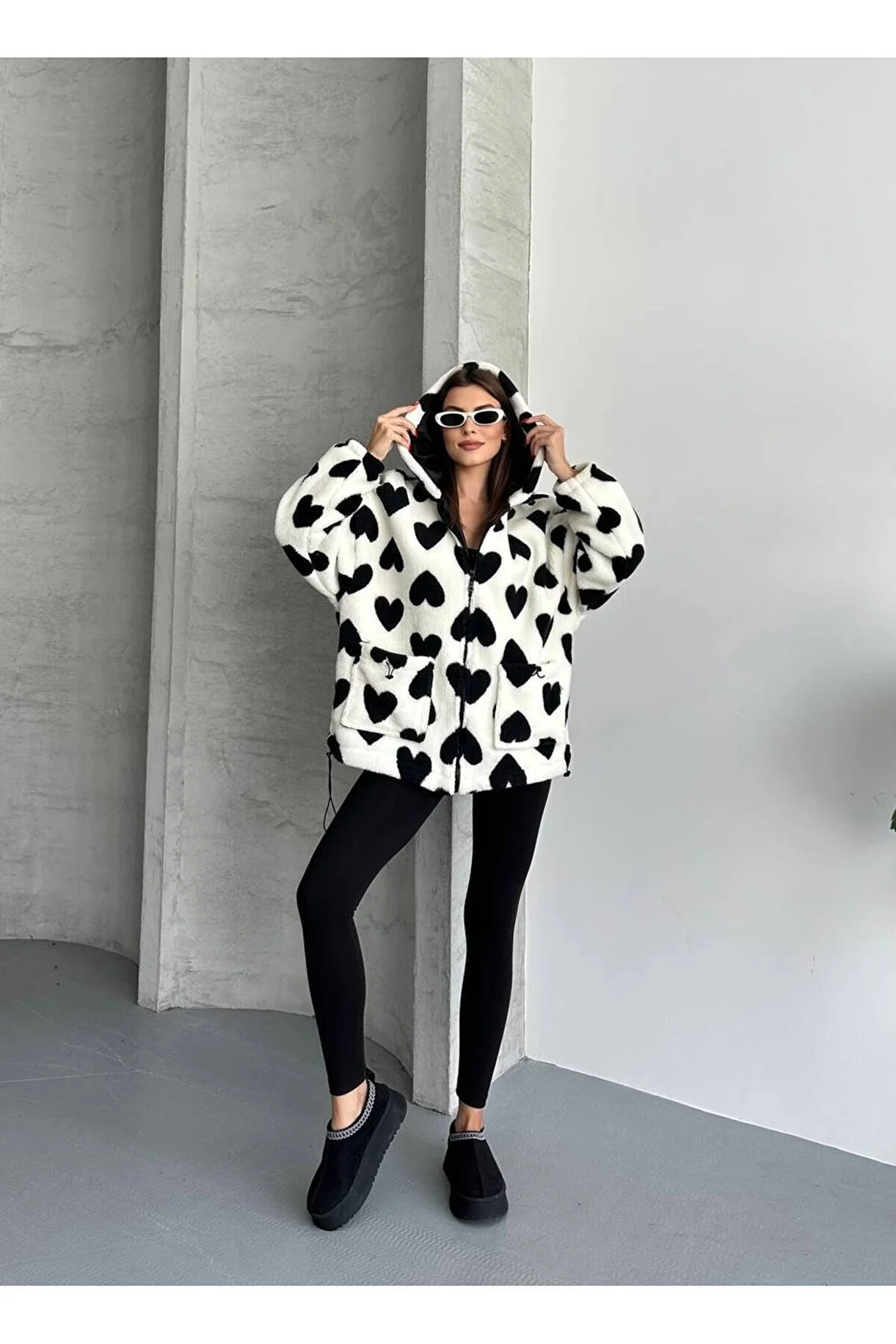 Asur Butik Kadın Kapşonlu Kuzu Model Standart Beden Mont (36-42)