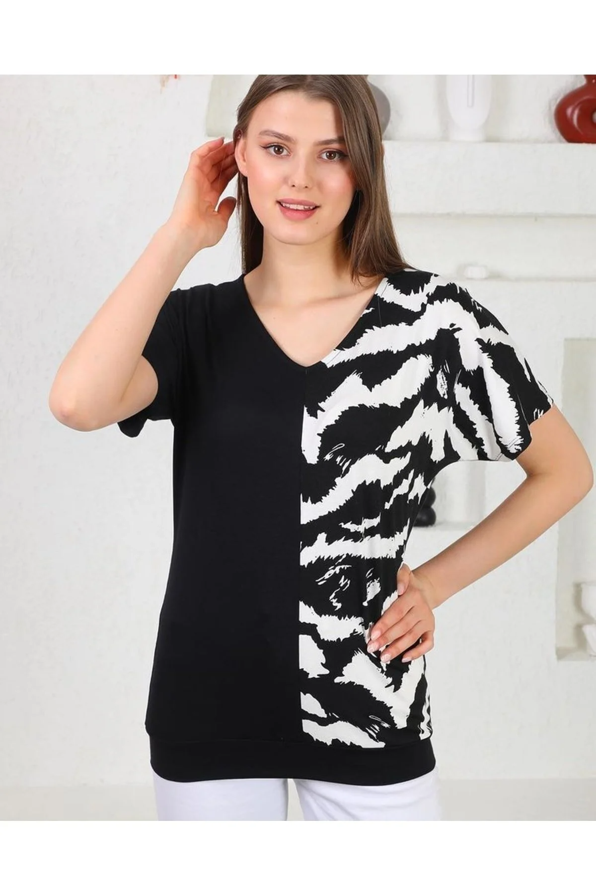 Kadın Siyah Renk Zebra Desenli Rahat Kalıp Pamuk Tişört