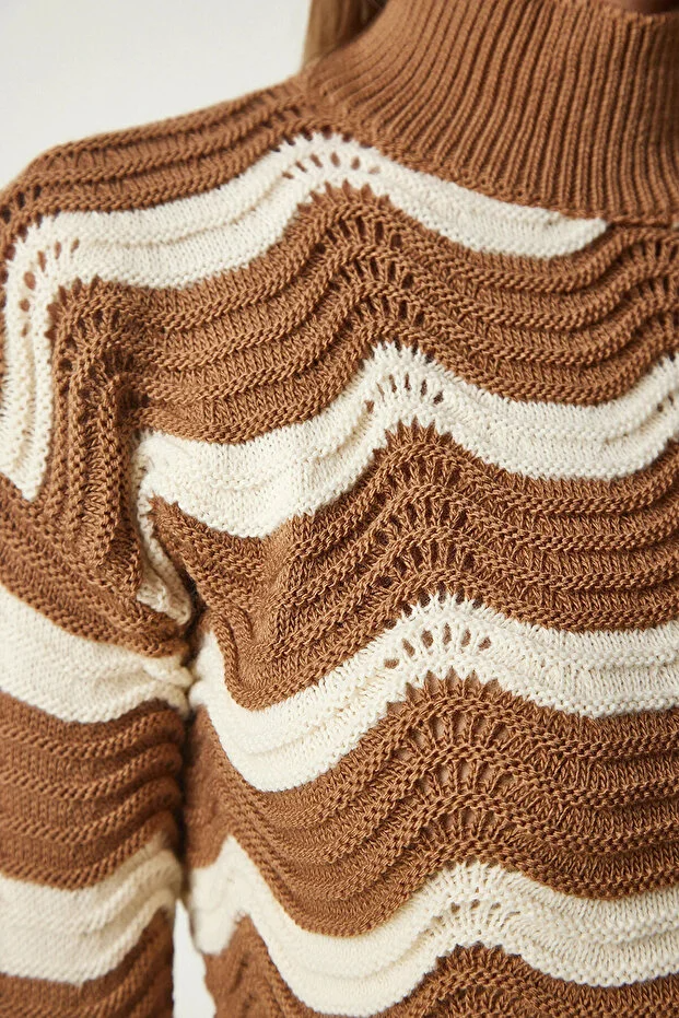 Asur Butik Kadın Desenli Ajurlu Bisküvi Renk Yarım Balıkçı Yaka Triko