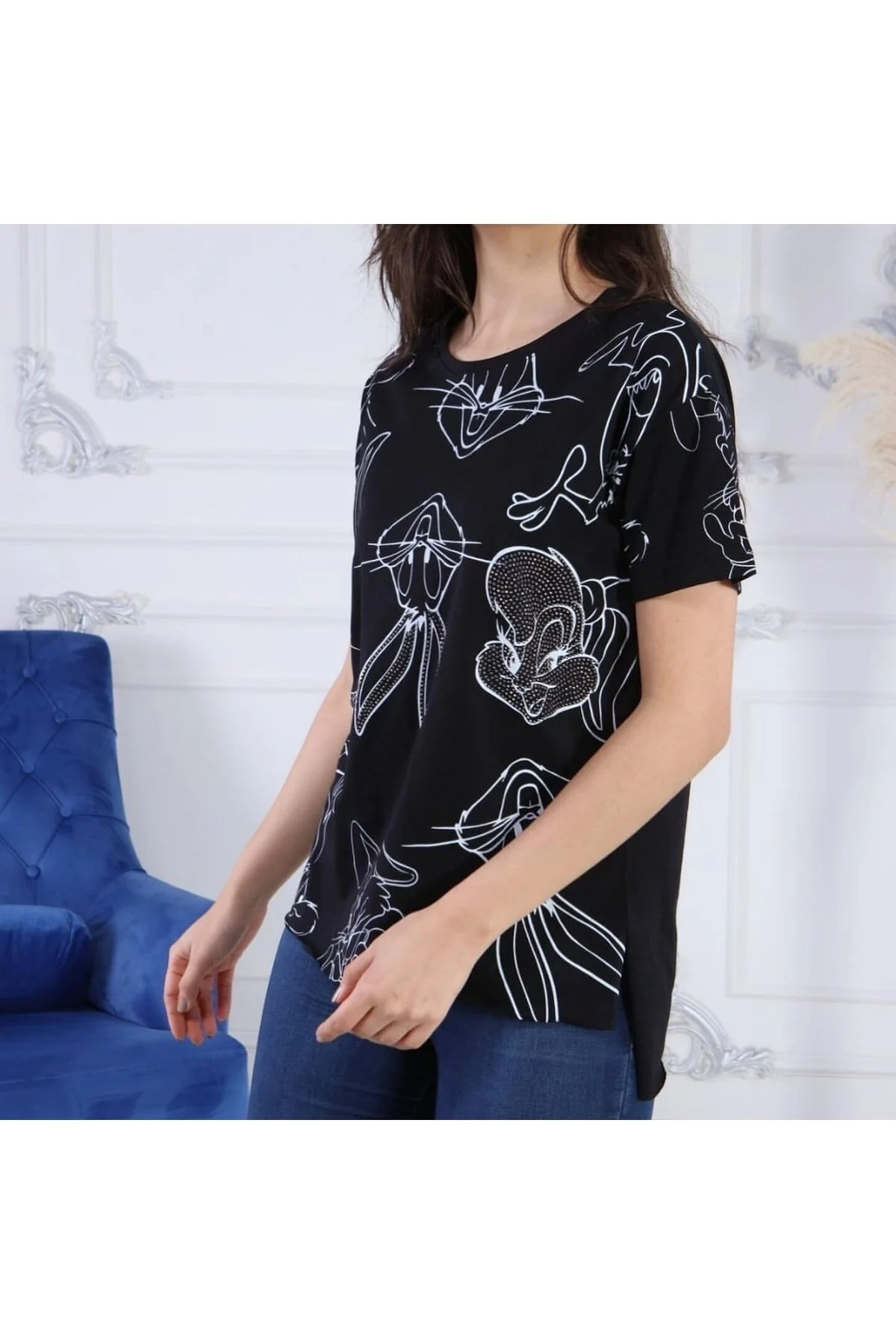 Kadın Siyah Renk Baskılı Taşlı Yırtmaçlı Oversize Pamuk Tişört